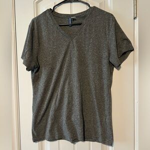 Divided Men's Short Sleeve V-Neck T-Shirt in Dark Heather Gray